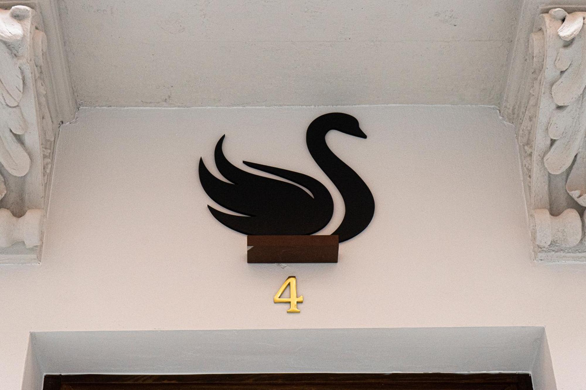 Hostal Black Swan *