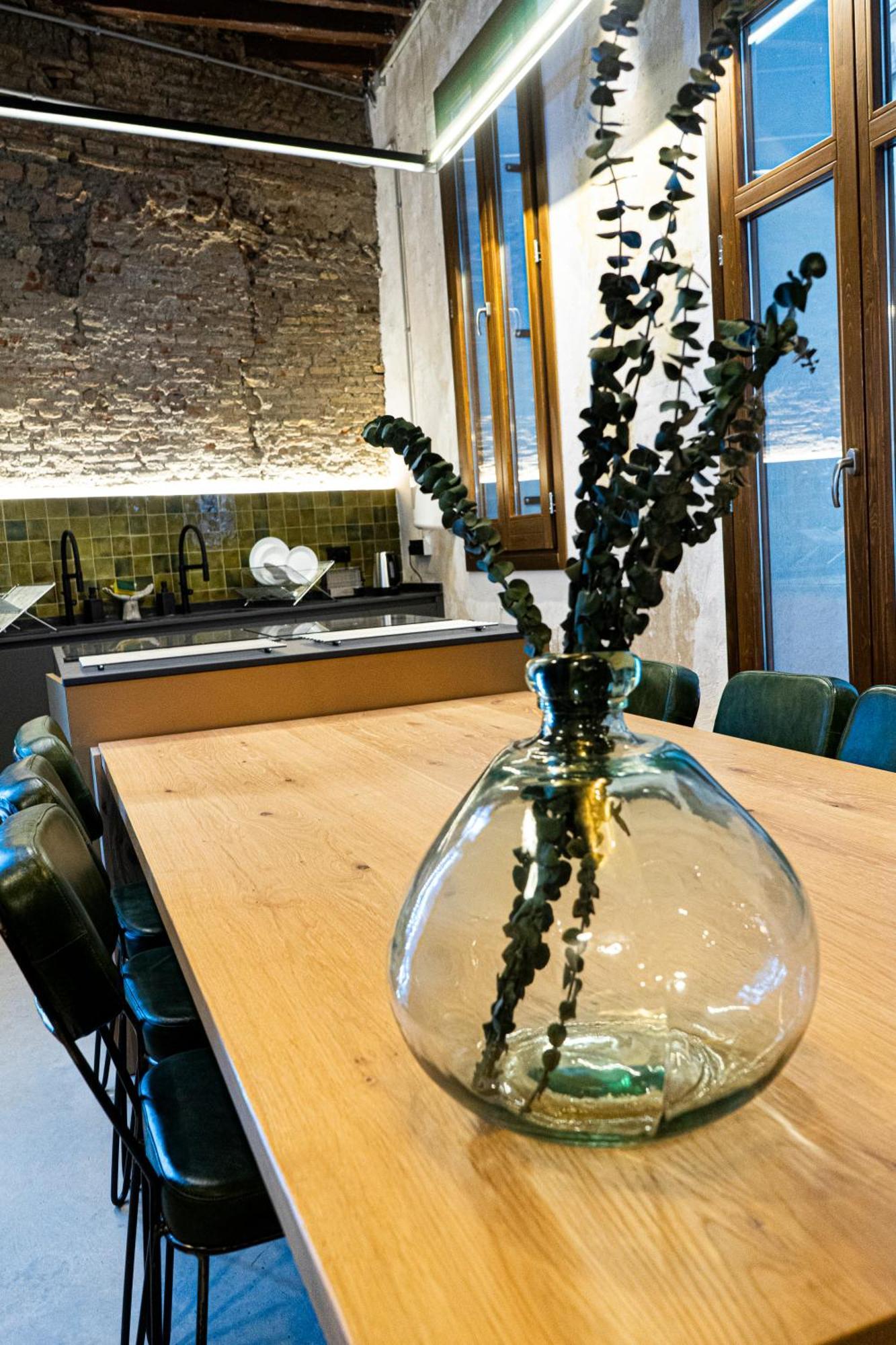 Hostal Black Swan Granada