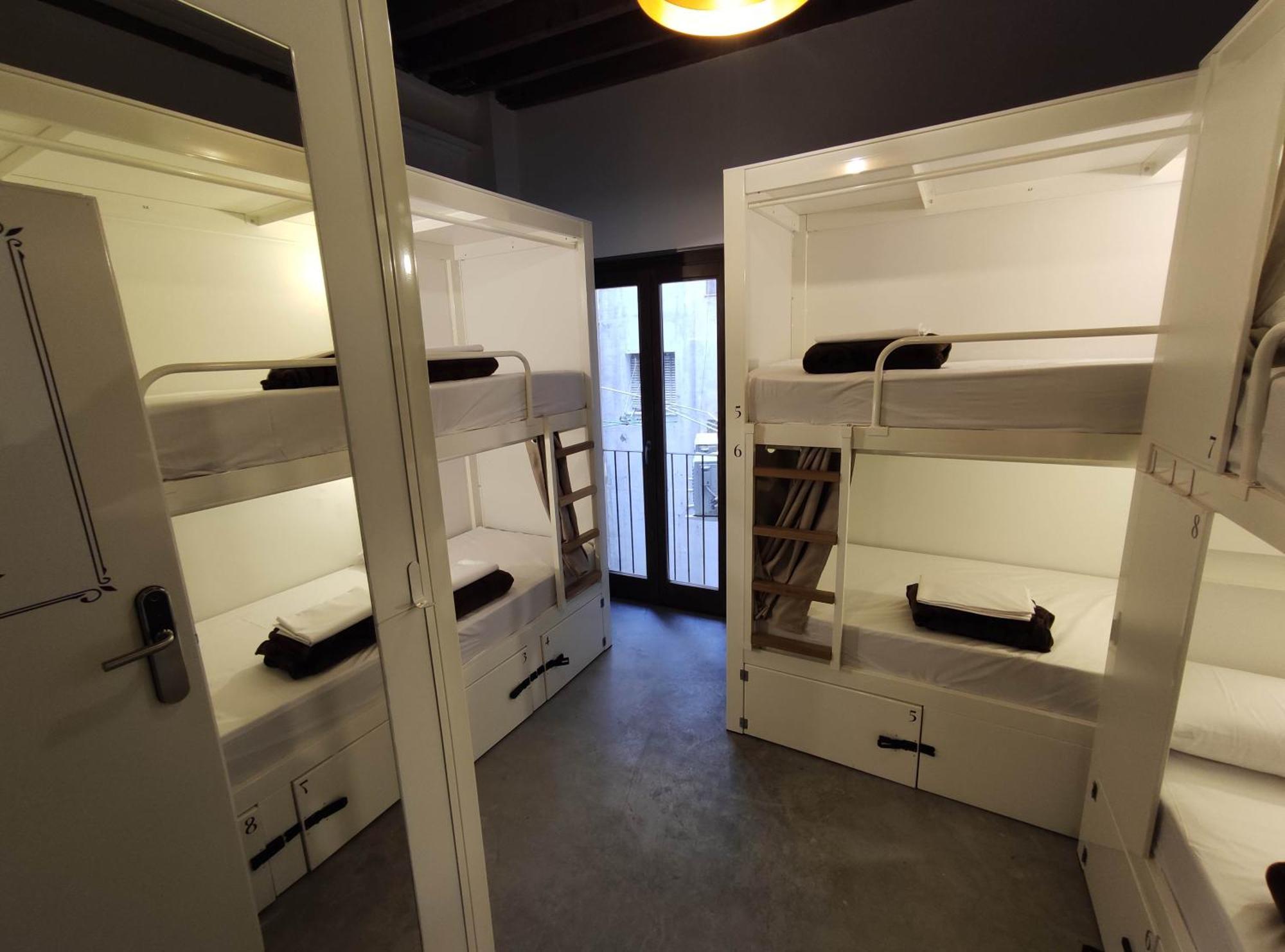 Black Swan Hostal