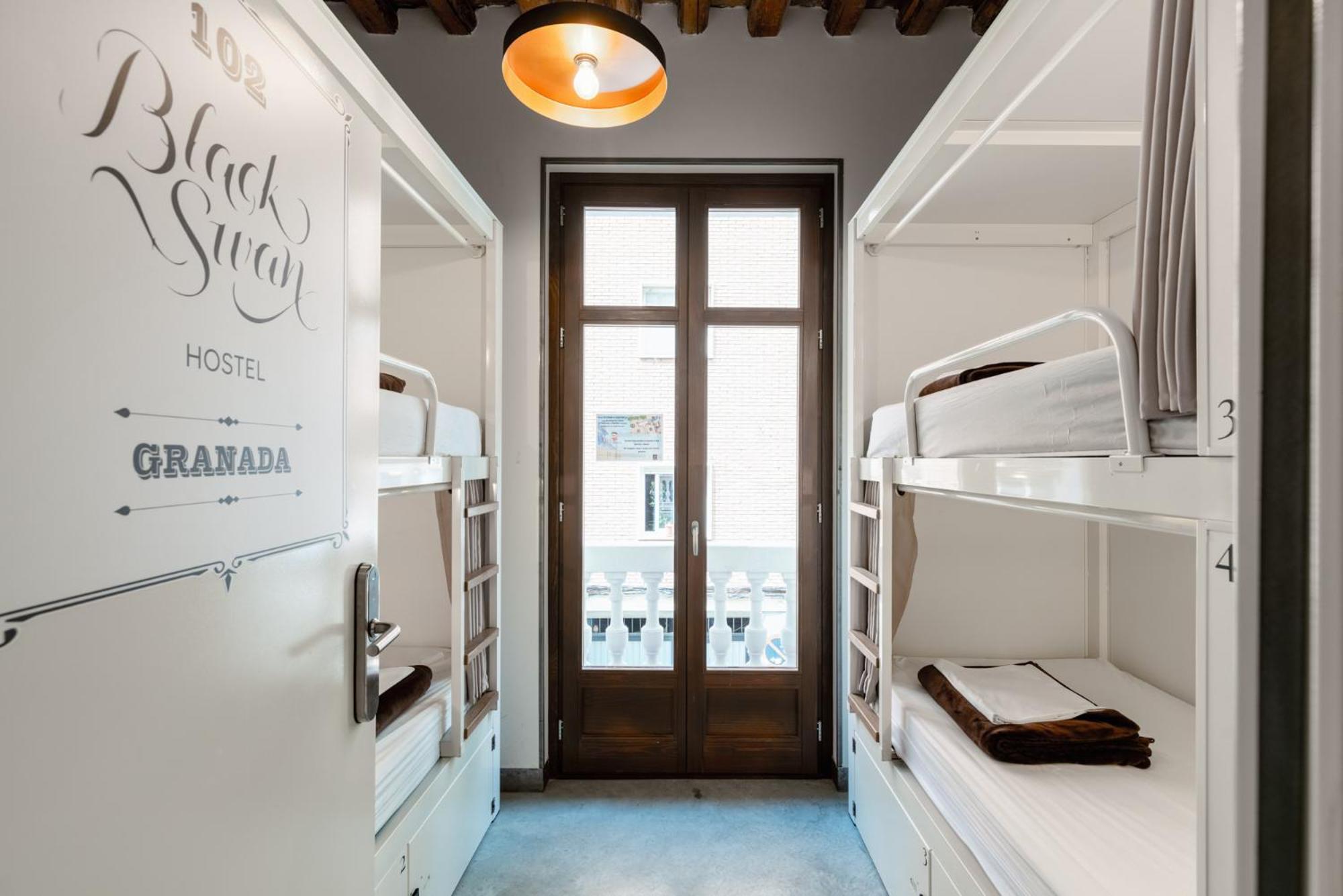 Hostel Black Swan